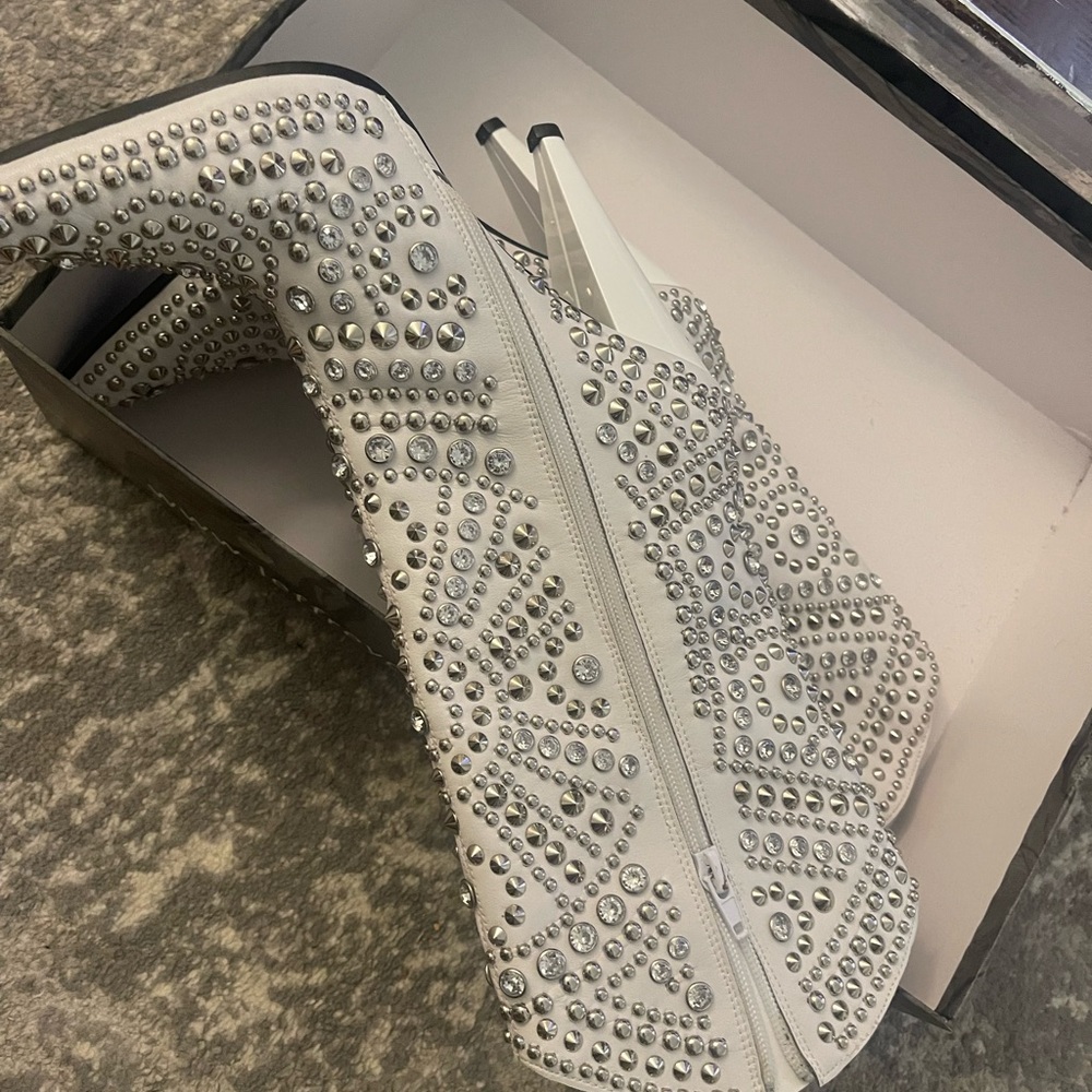 New white boots